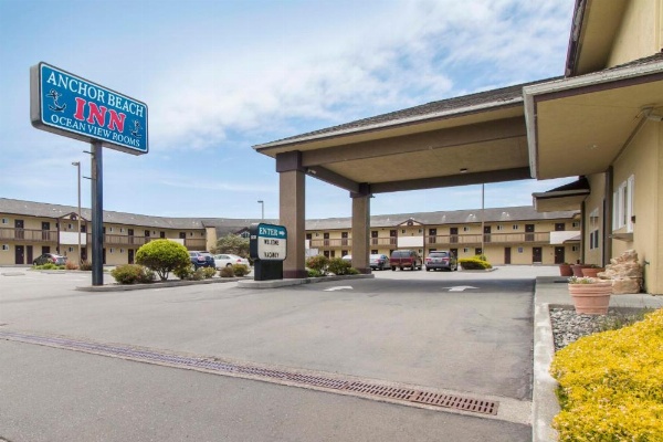 Anchor Beach Inn image 25