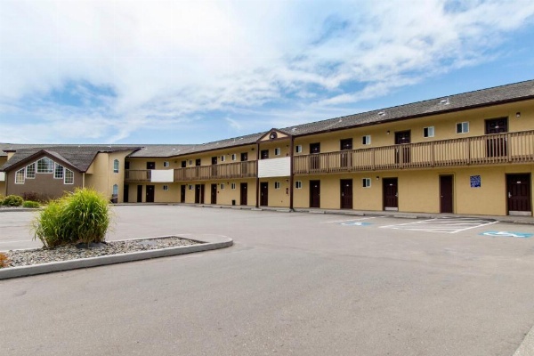 Anchor Beach Inn image 30